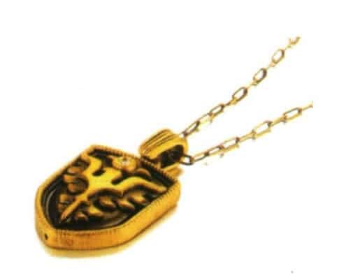 Colored gold pendant