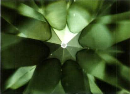 Figure 3–4 Umbrella effect of irradiated diamonds