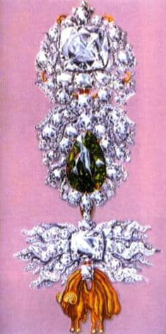 Figure 6–28 The Order of the Golden Fleece set with the Dresden Green Diamond and the Dresden White Diamond (top)