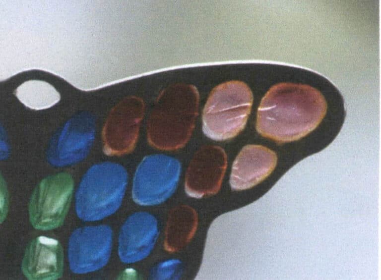 Figure 7-8 Cracking caused by an overly thin framework