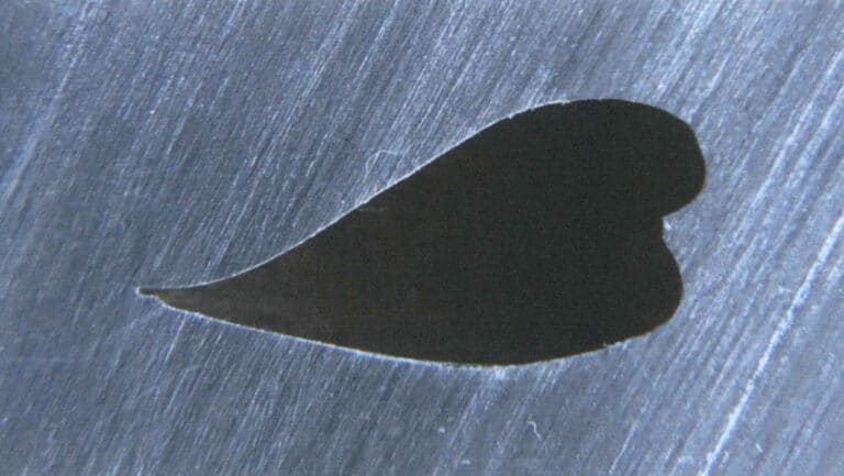 Figure 7–10 Overly sharp, acute corners are not suitable for firing plique-à-jour enamel