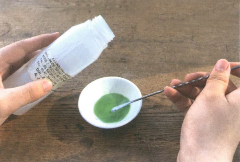 Figure 7-23 Adding a very small amount of glue to the enamel glaze