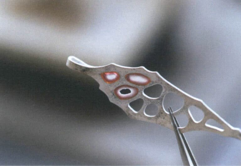 Figure 7-26 The voids in the glaze become progressively smaller