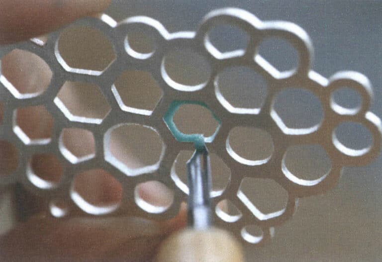 Figure 7-28 Filling the remaining half circle of enamel