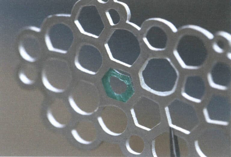 Figure 7-29 Sagging of glaze on the upper half of the circle