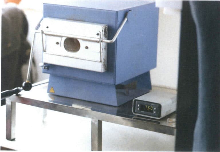 Figure 7–34 Fired in the kiln at 750°C