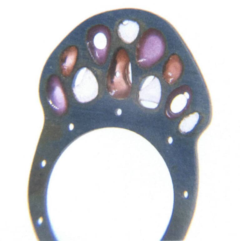 Figure 7-39 Holes appearing in the enamel layer during the firing process