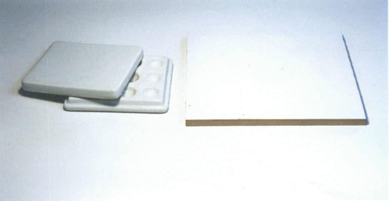 Figure 8-7 Tile and paint box