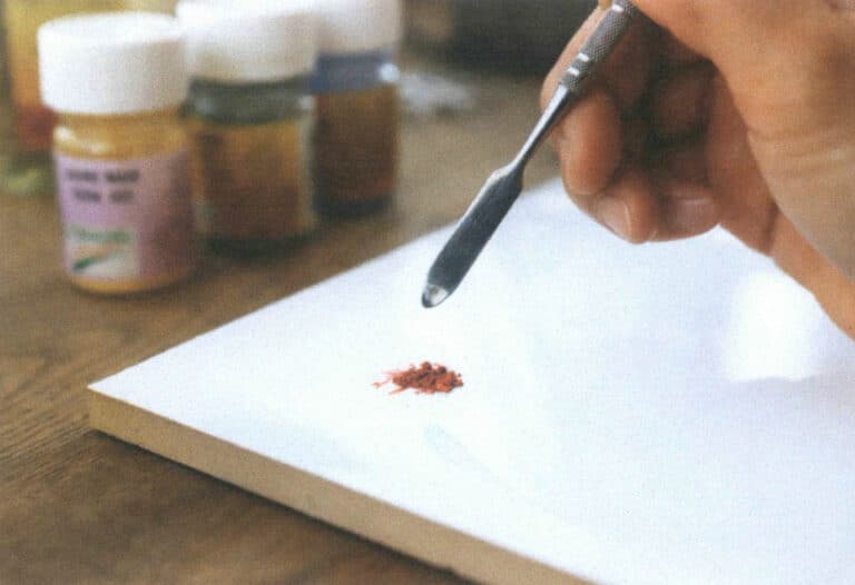 Figure 8-18 Adding an appropriate amount of plant essential oil dropwise