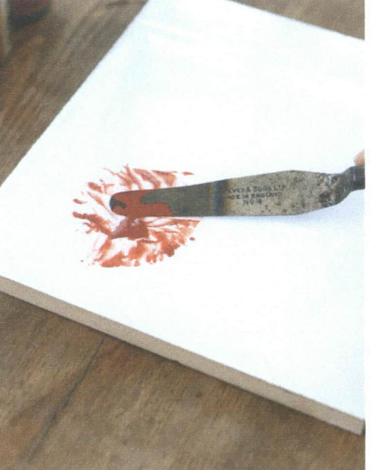 Figure 8-20 Mixing glaze and oil with a palette knife