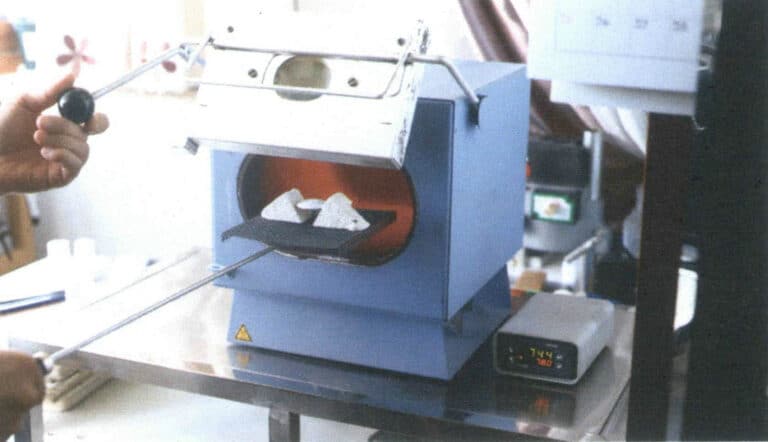 Figure 8-30 Drying the piece in the kiln