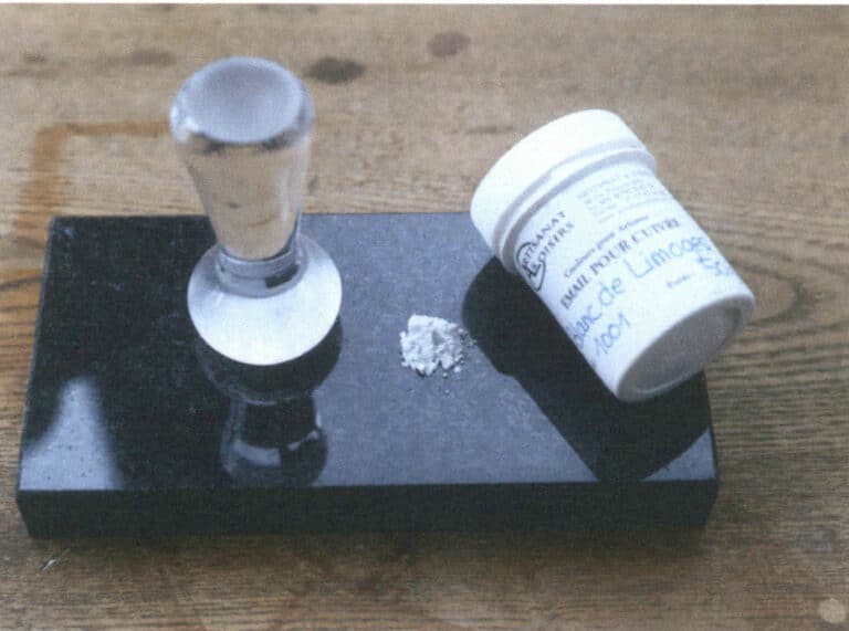 Figure 8-40 Limoges white, the white glaze for grisaille