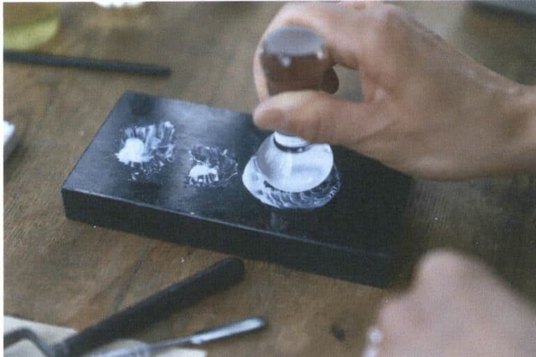 Figure 8-46 The white colour of the glaze gradually fades