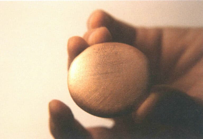 Figure 9-3 Fine, uniform water droplets on the surface of the metal base plate