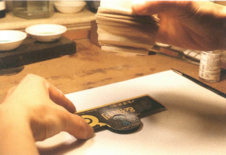 Figure 9–14 Sieving and applying mushroom-like porcelain-white glaze