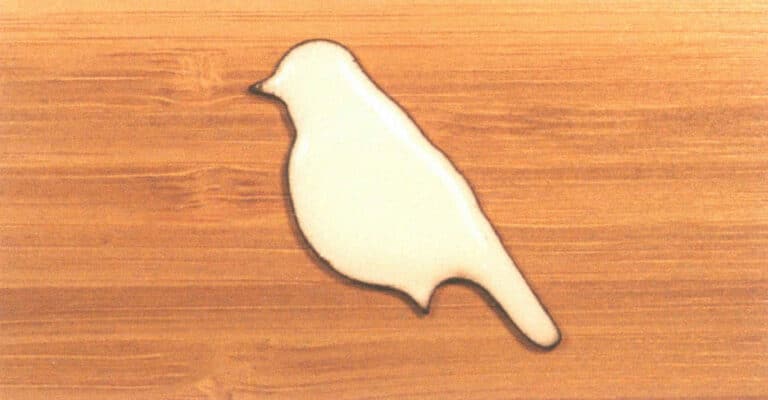 Figure 9-32 The fired porcelain white base glaze