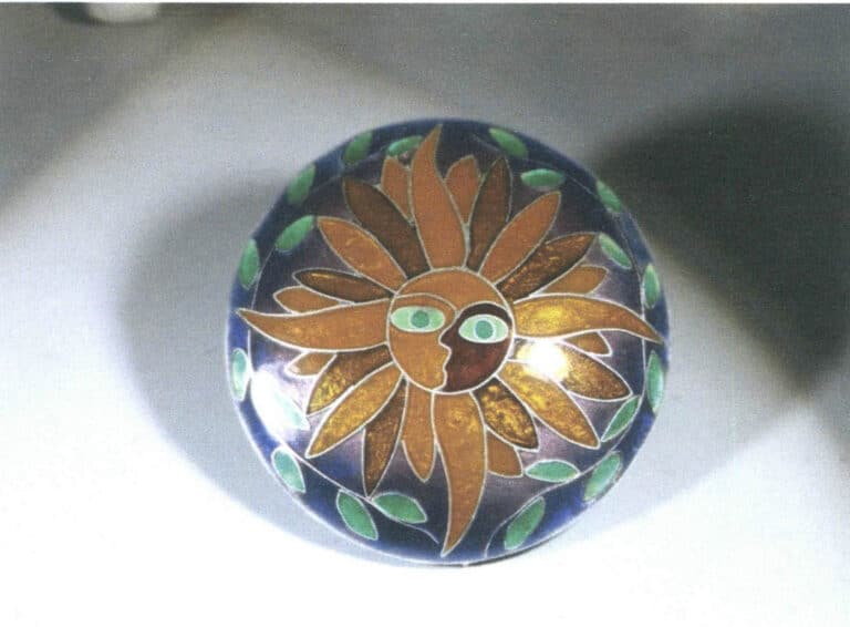 Figure 9-48 Cloisonné enamel work "Growing Toward the Sun"