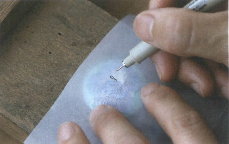 Figure 9-51 Trace the shape of the area to be gilded