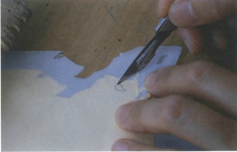 Figure 9-53 Carving gold leaf