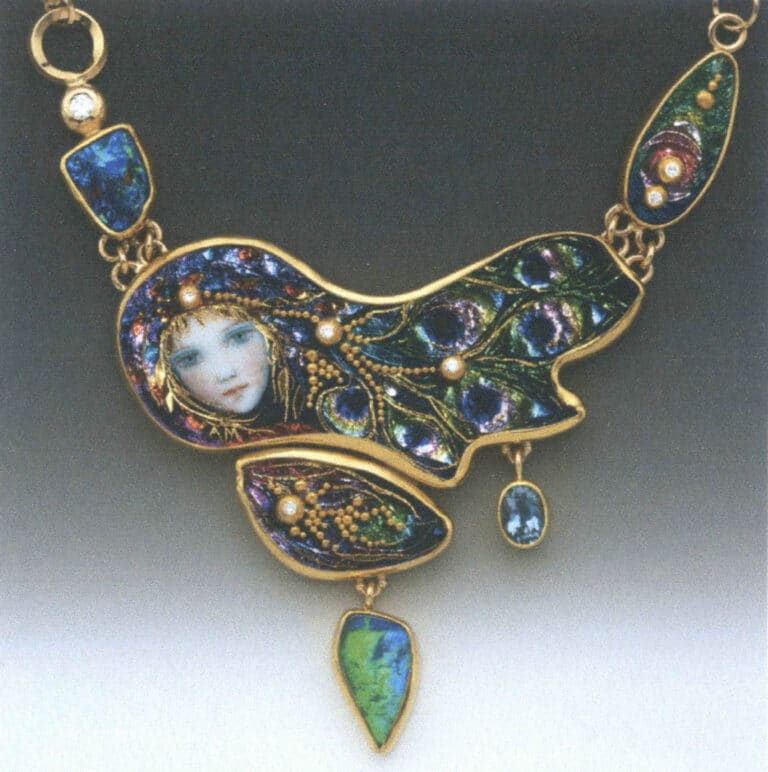 Figure 10–16 Pendant "Peacock"