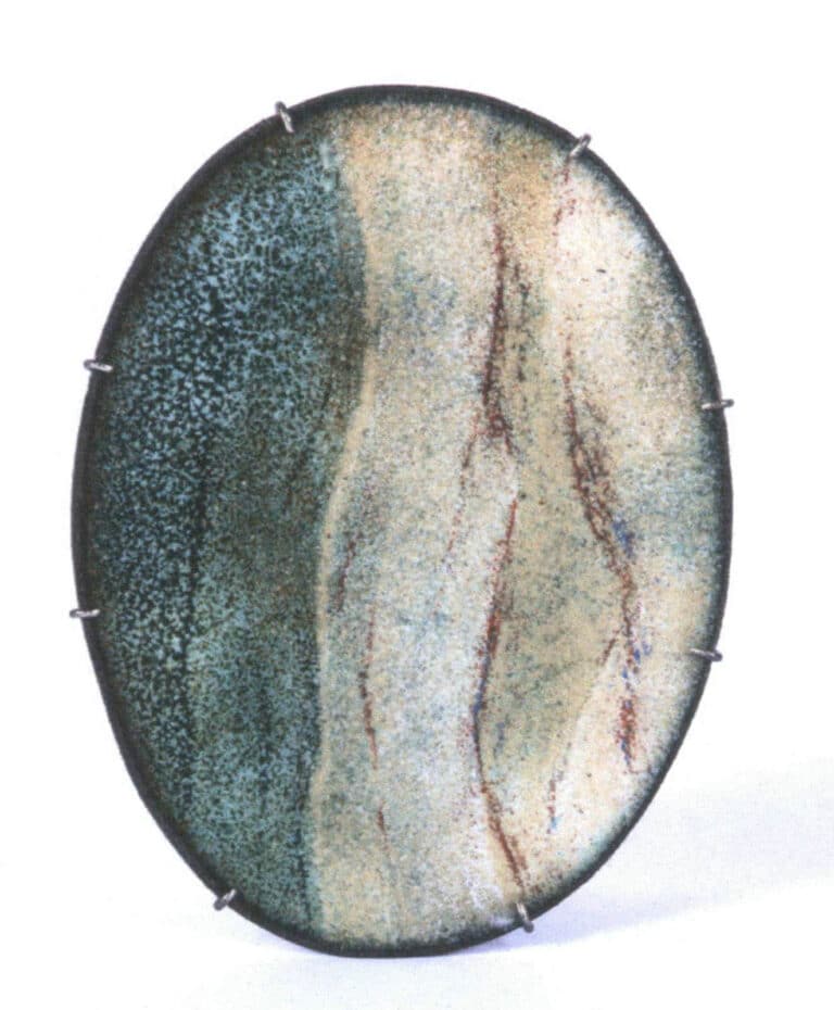 Figure 10-25 Brooch from the "In the Waves" series