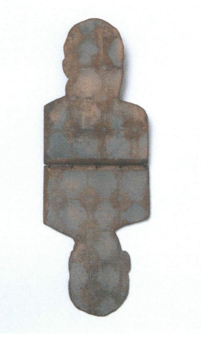 Figure 10-27 “Dear Stranger,” series brooch “One”