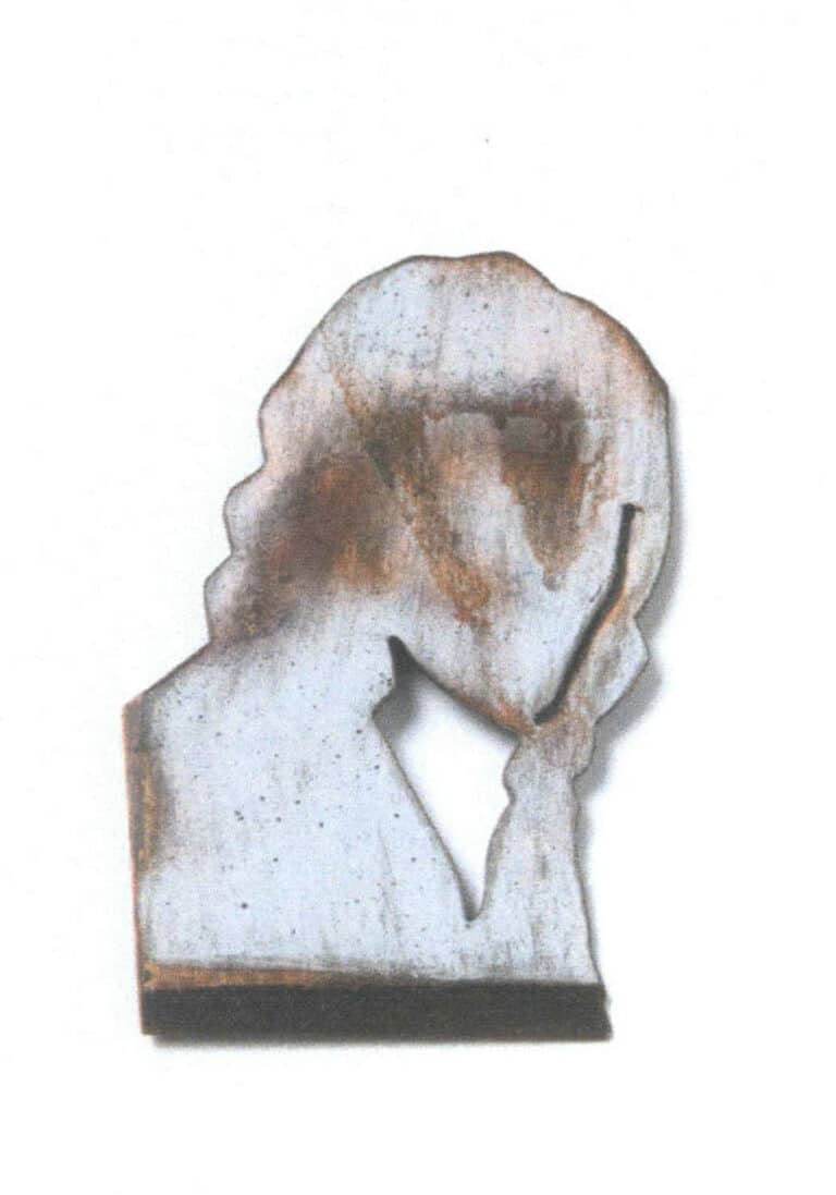 Figure 10-28 "What Was Preserved" series brooch "Portrait"