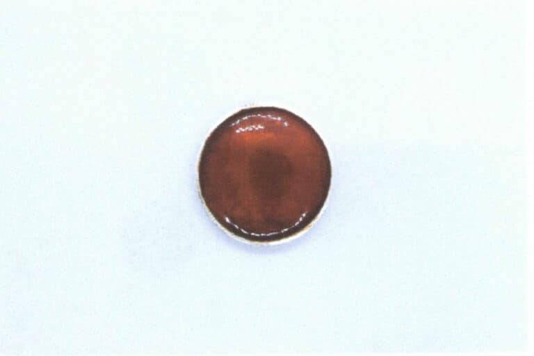 Figure 1–14 Colour effect of a transparent red glaze after full melting