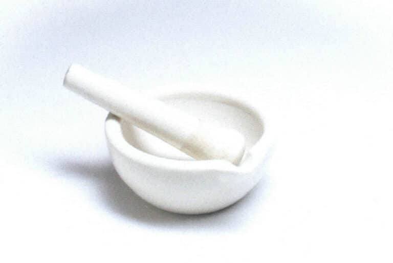 Figure 1–29 Porcelain mortar