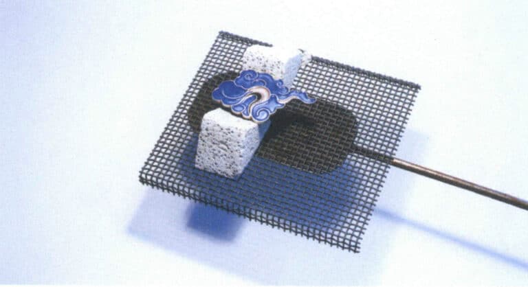 Figure 2–11 Rack supporting a piece