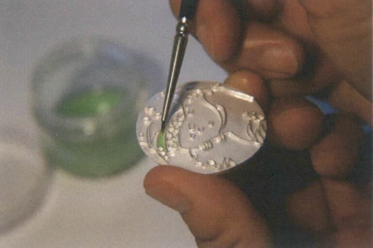 Figure 2-45 Filling with a 4/0 brush