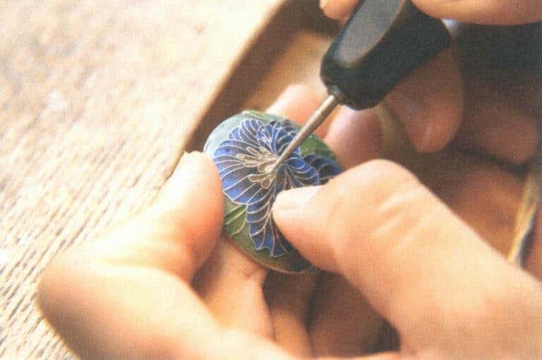 Figure 2-49 Grinding to remove bubbles with a hanging flex shaft grinder and diamond grinding bur