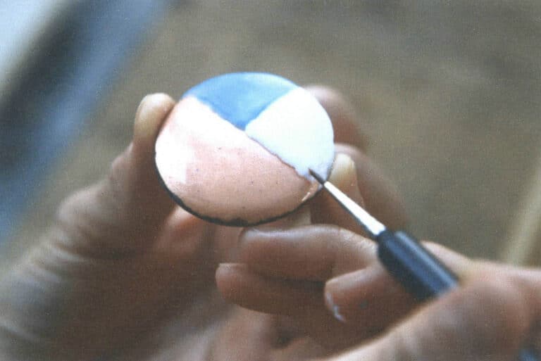 Figure 3-1 Glaze application process for a flat-laid enamel piece