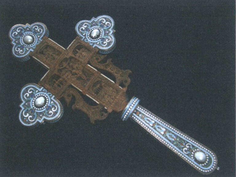 Figure 3–14 Enamel on filigree cross