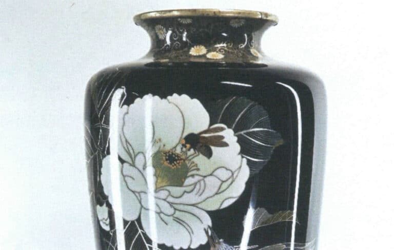 Figure 3–17 Gradation treatment of glaze colors