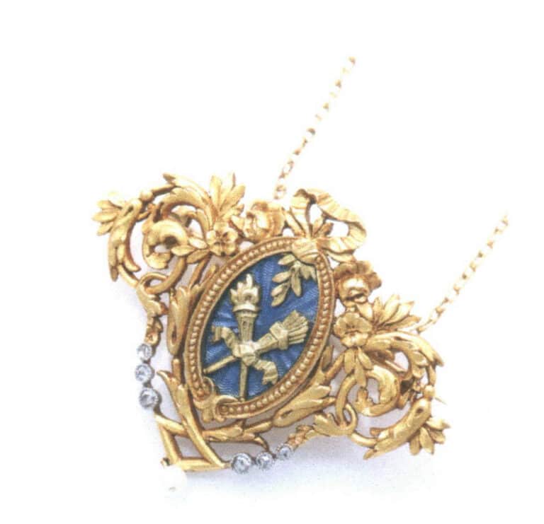 Figure 3-27 Antique pendant