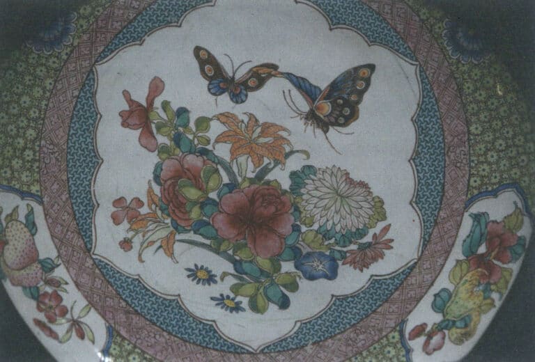 Figure 3-37 Detail of a painted enamel dish from the Yongzheng period, Qing