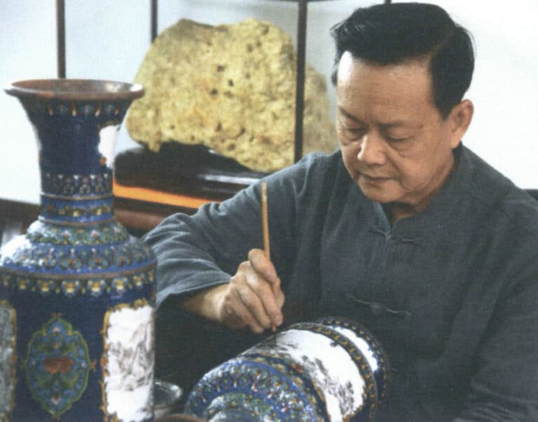 Figure 3-38 Guangdong Senior Arts and Crafts Master Yang Zhifeng