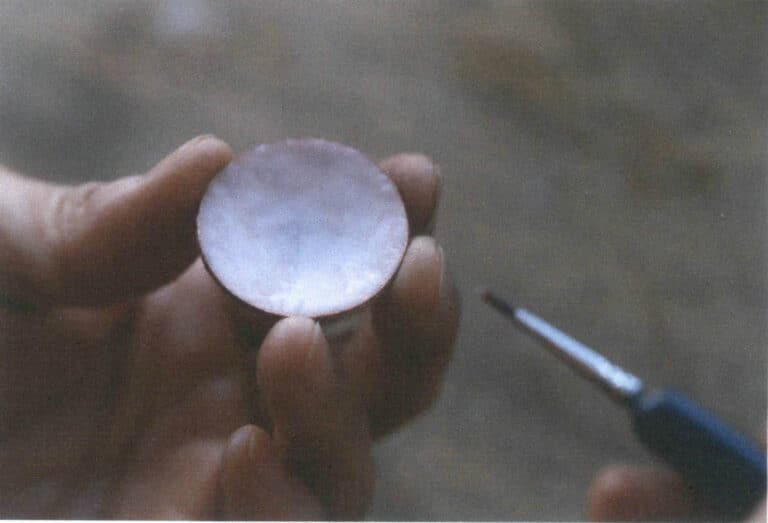 Figure 4-24 Transparent base glaze applied over the back of the metal sample