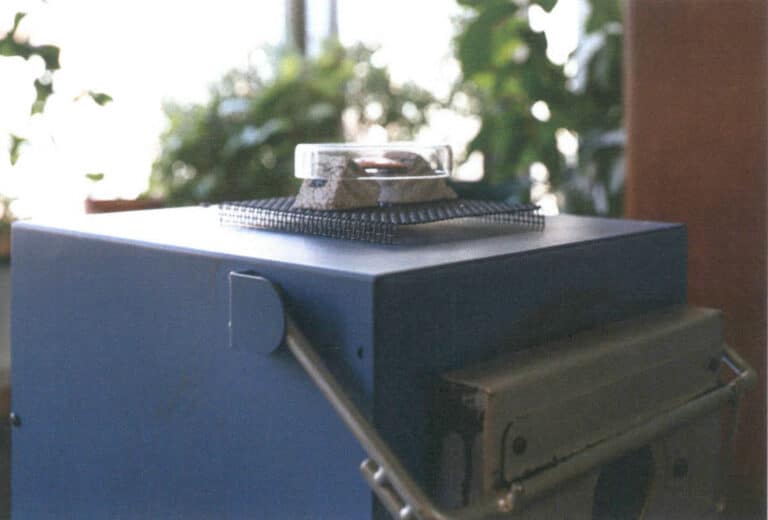 Figure 4–48 Covering with a glass dome while drying a piece in the kiln