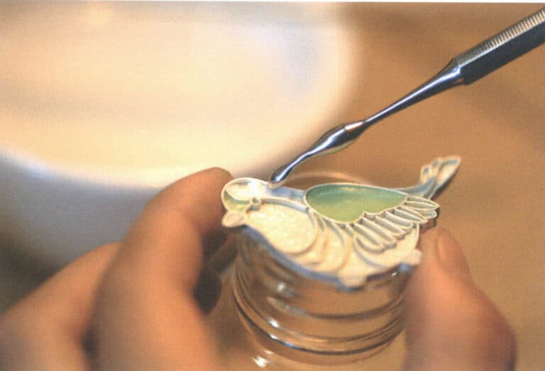 Figure 5-1 The state of filling the second layer of enamel in a cloisonné work