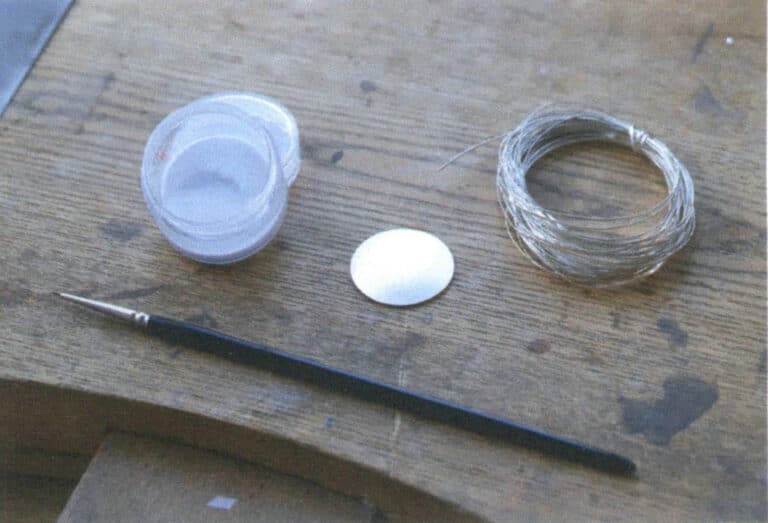 Figure 5-3 The cleaned silver base, silver wires, and transparent base glaze