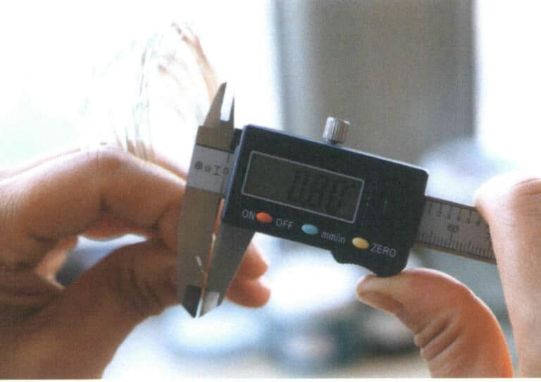 Figure 5-9 The silver wire used in this book has a thickness of 0.1 mm and a width of 0.8 mm