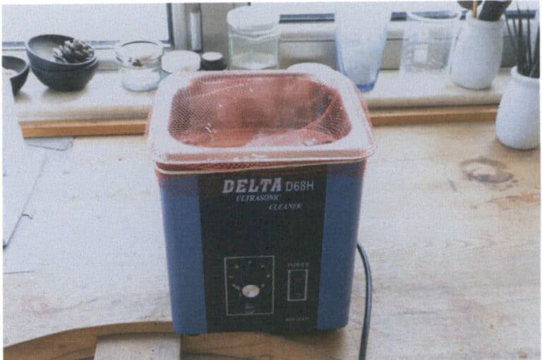 Figure 5–46 Ultrasonic cleaner