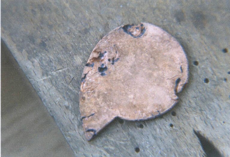 Figure 6–8 Copper base corroded due to incomplete application of protective liquid on the back