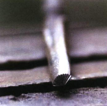 Figure 3-27 Pine-needle graver