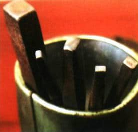 Figure 3-8 Pillow-shaped Press Chisel