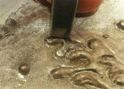 Figure 5-43 Small embossing chisel chasing water splashes