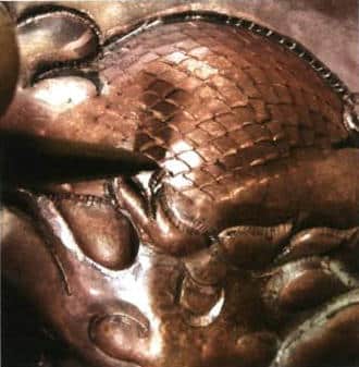 Figure 5-69 Scale-pattern chisel embossing